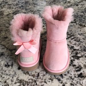Size 9 Toddler bow back Ugg boots